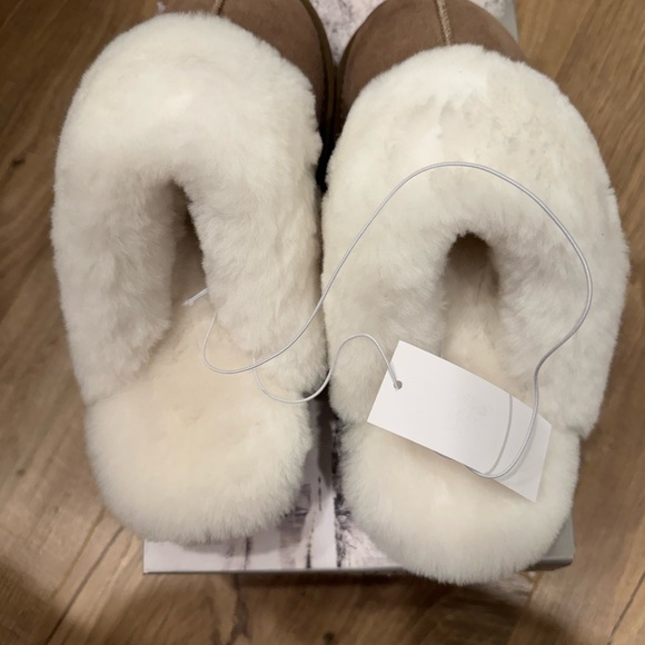 Women's Slippers in Brown and White - Picture 4 of 6